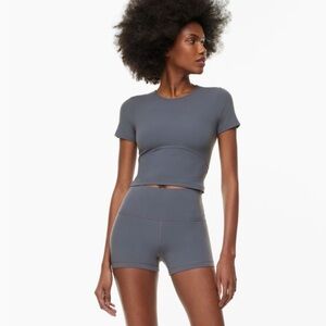 ARITZIA TnACTION BUTTER Vintage Navy Hi-Rise 3" Bike Short w/ Pockets XXS
NWOT